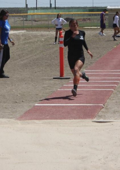 stephanie gonzalez at district track meet 2013.jpg